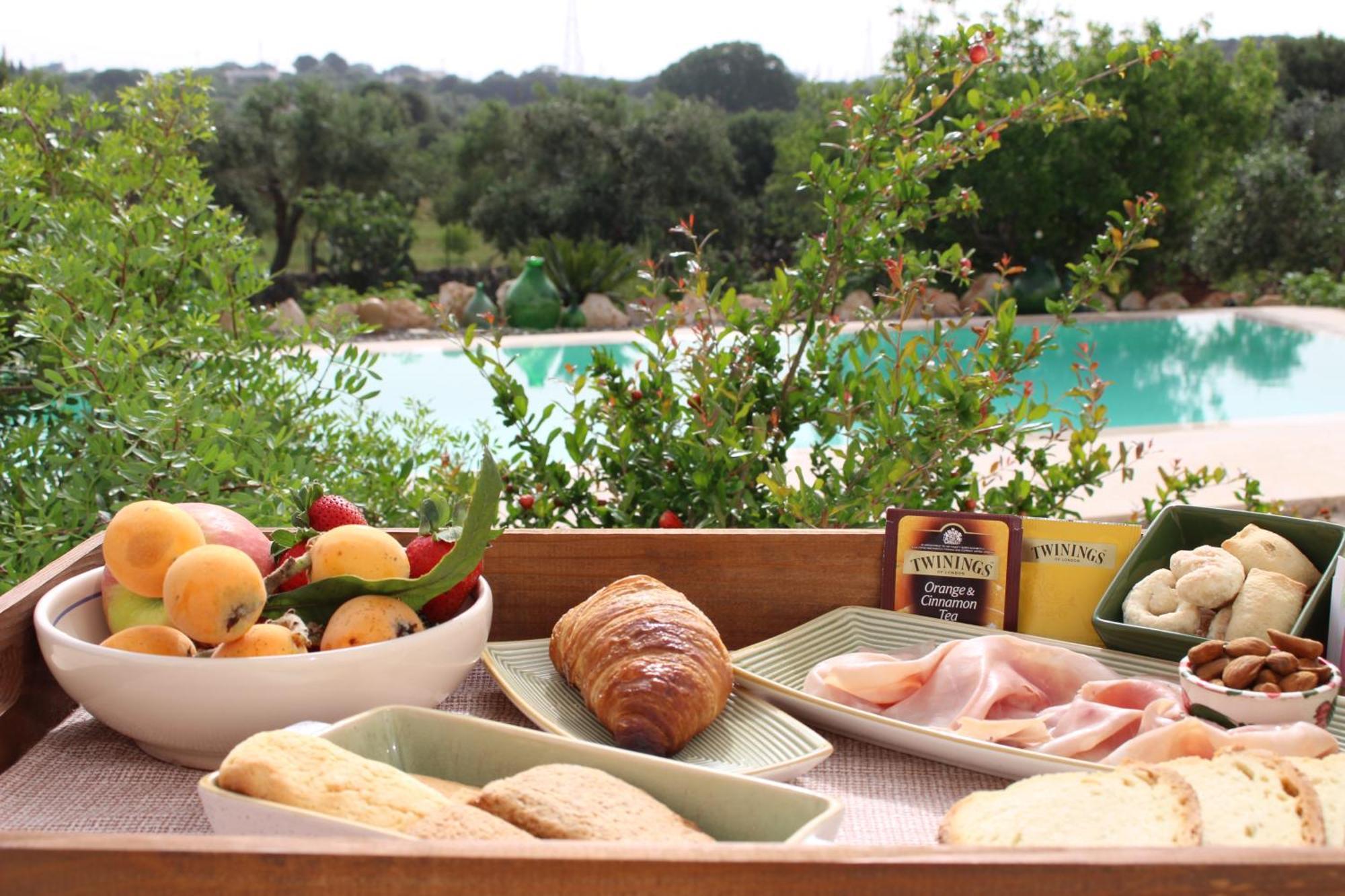Trullo Il Melograno Guest House Ostuni Bagian luar foto