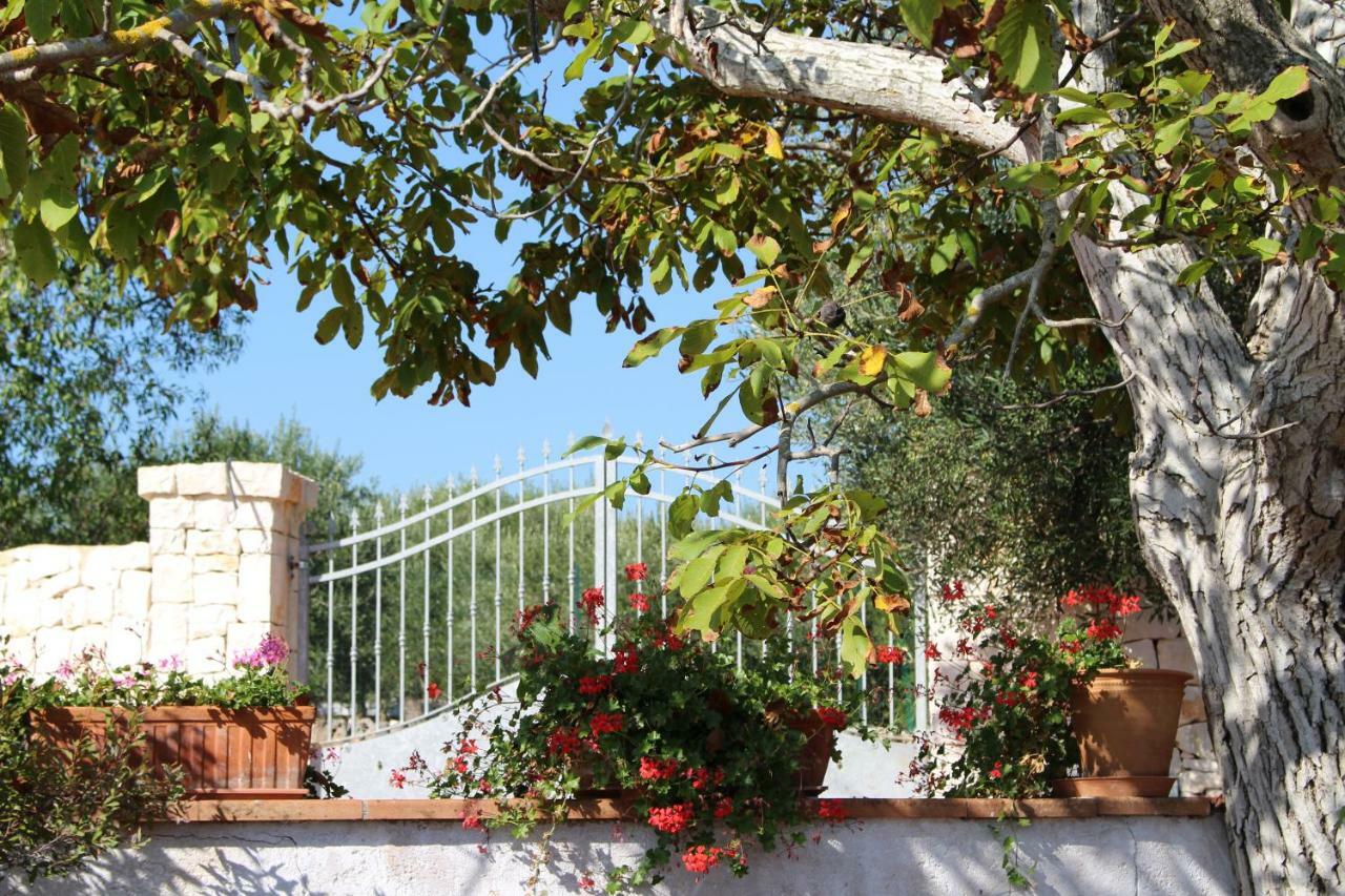Trullo Il Melograno Guest House Ostuni Bagian luar foto
